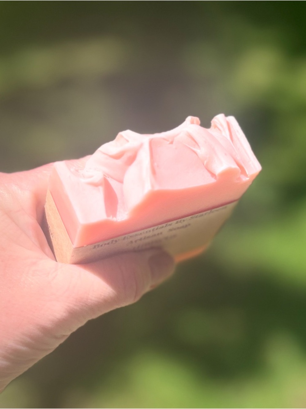 Handcrafted - Artisan Soap - Hibiscus & Honey - Picture 3 of 4